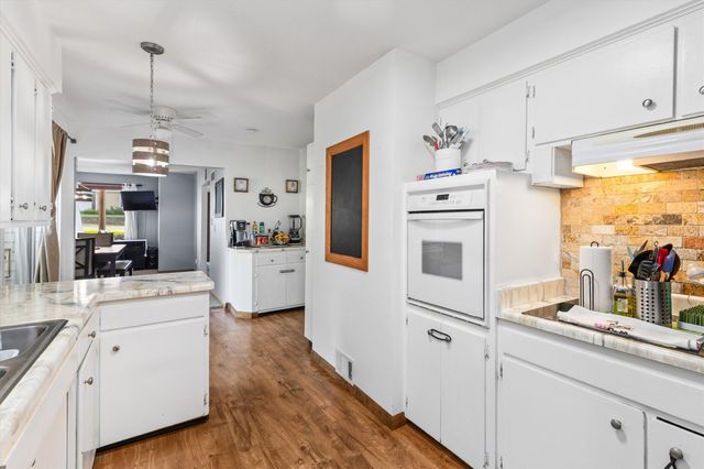 806 Bell Avenue, Des Moines, IA 50315