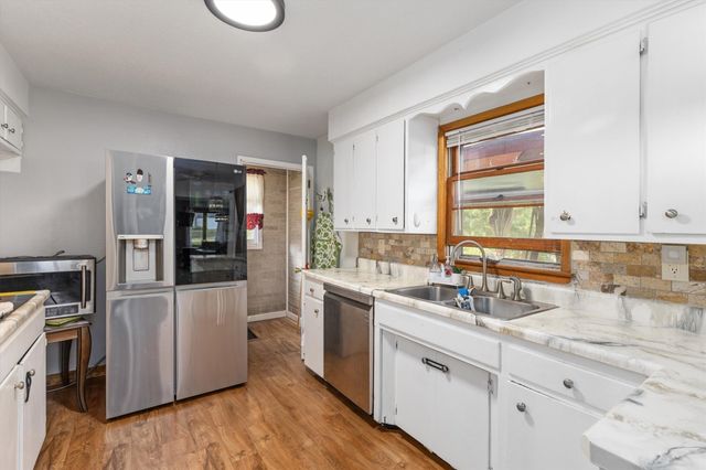 806 Bell Avenue, Des Moines, IA 50315