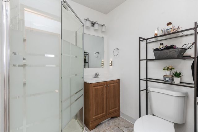 806 Bell Avenue, Des Moines, IA 50315