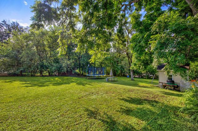 806 Bell Avenue, Des Moines, IA 50315