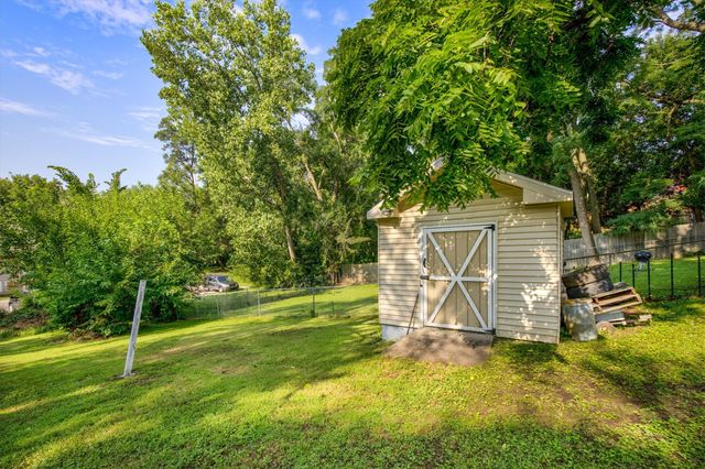 806 Bell Avenue, Des Moines, IA 50315