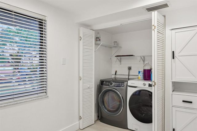 30 Chestnut Circle, Cooper City, FL 33026