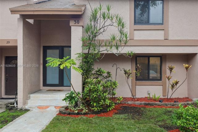 30 Chestnut Circle, Cooper City, FL 33026
