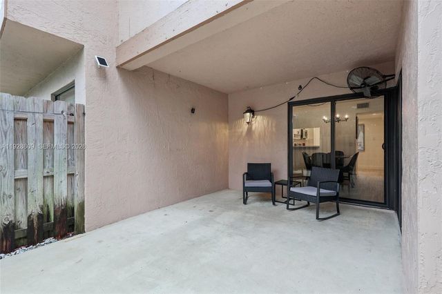 30 Chestnut Circle, Cooper City, FL 33026