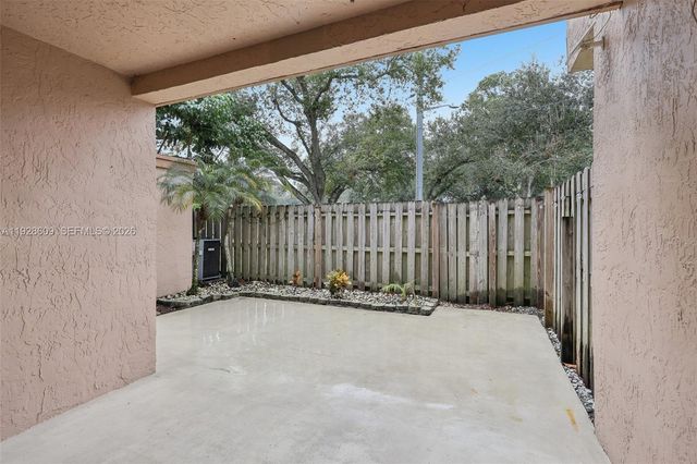 30 Chestnut Circle, Cooper City, FL 33026