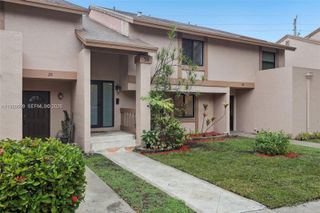 30 Chestnut Circle, Cooper City, FL 33026