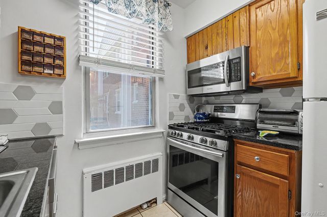 175 Bryant Avenue 1I, White Plains, NY 10605