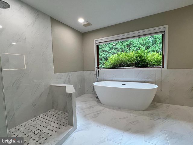 6710 PERSIMMON TREE RD, Bethesda, MD 20817