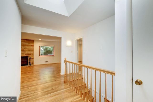 6710 PERSIMMON TREE RD, Bethesda, MD 20817