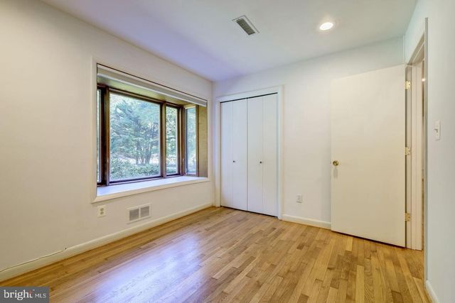 6710 PERSIMMON TREE RD, Bethesda, MD 20817