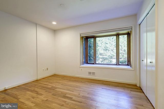 6710 PERSIMMON TREE RD, Bethesda, MD 20817