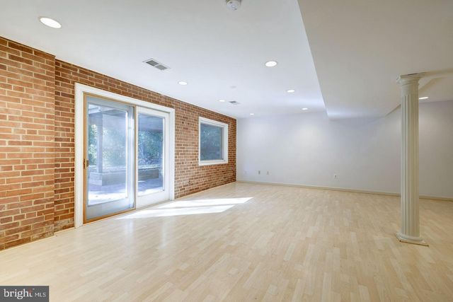 6710 PERSIMMON TREE RD, Bethesda, MD 20817