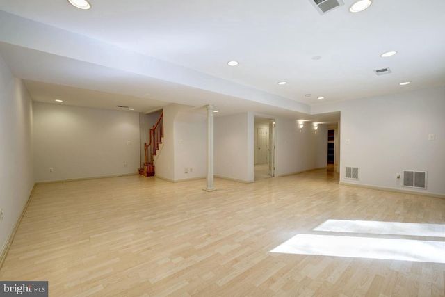 6710 PERSIMMON TREE RD, Bethesda, MD 20817