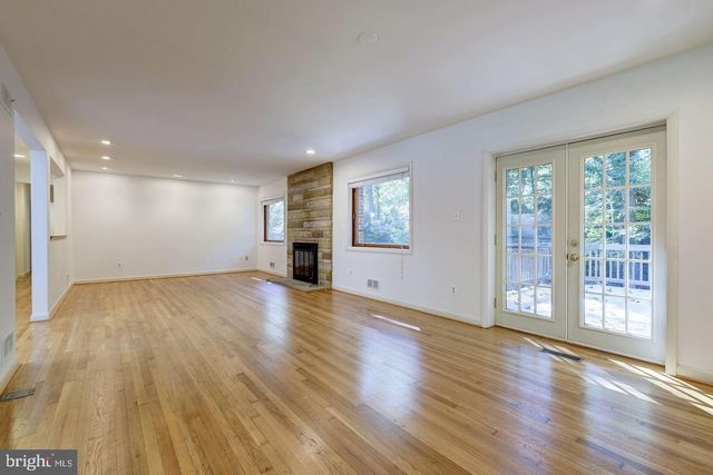 6710 PERSIMMON TREE RD, Bethesda, MD 20817