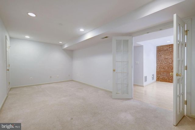 6710 PERSIMMON TREE RD, Bethesda, MD 20817
