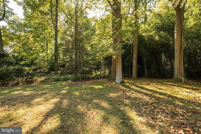 6710 PERSIMMON TREE RD, Bethesda, MD 20817