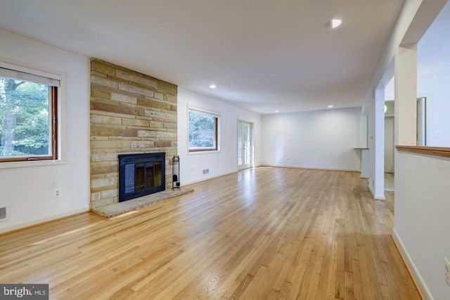 6710 PERSIMMON TREE RD, Bethesda, MD 20817