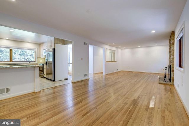 6710 PERSIMMON TREE RD, Bethesda, MD 20817