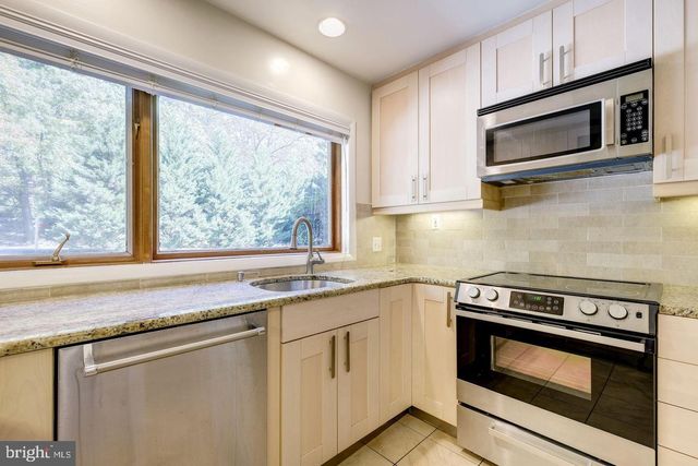 6710 PERSIMMON TREE RD, Bethesda, MD 20817