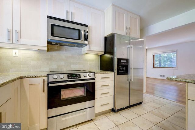 6710 PERSIMMON TREE RD, Bethesda, MD 20817