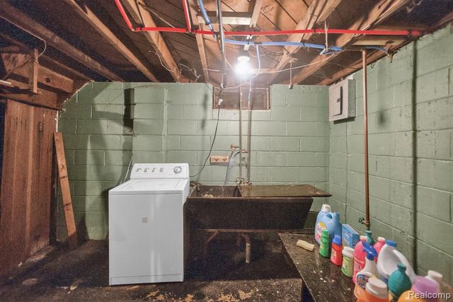 20235 Prairie Street, Detroit, MI 48221