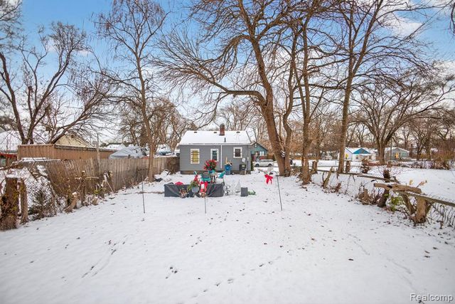 20235 Prairie Street, Detroit, MI 48221