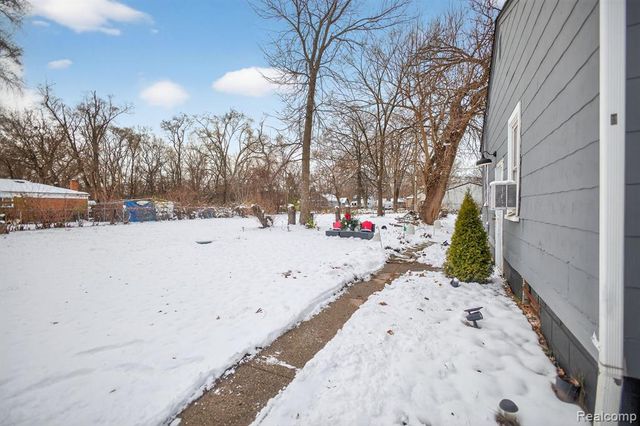 20235 Prairie Street, Detroit, MI 48221