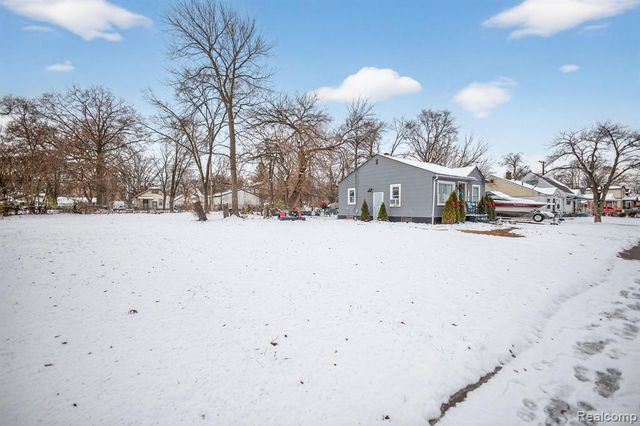 20235 Prairie Street, Detroit, MI 48221