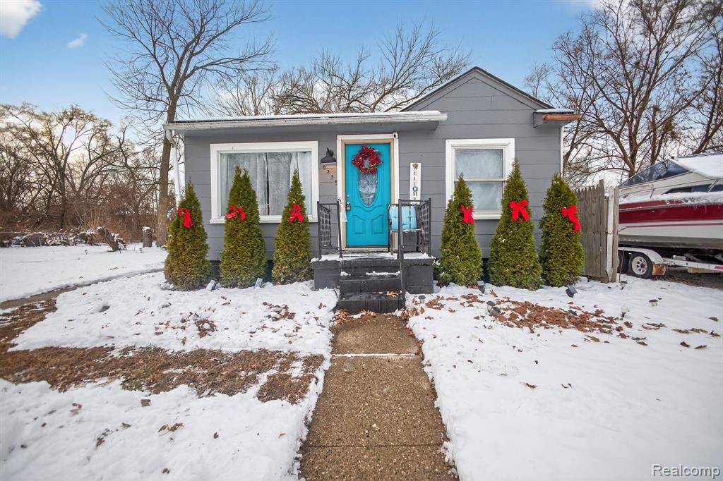 20235 Prairie Street, Detroit, MI 48221