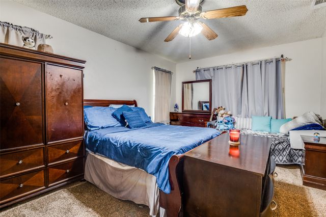 221 Evelyn Street, Desoto, TX 75115