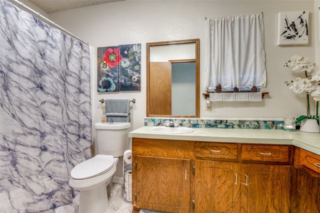 221 Evelyn Street, Desoto, TX 75115