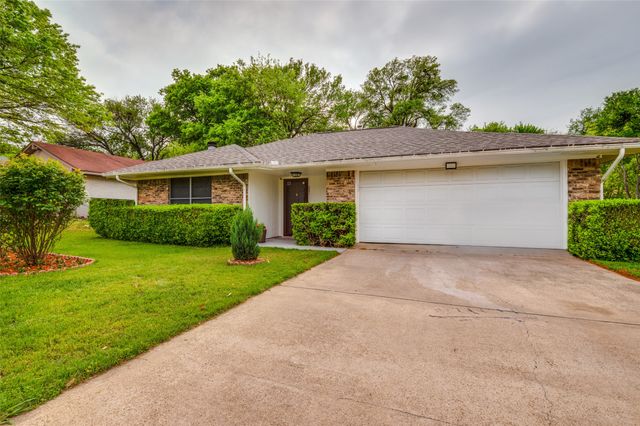 221 Evelyn Street, Desoto, TX 75115