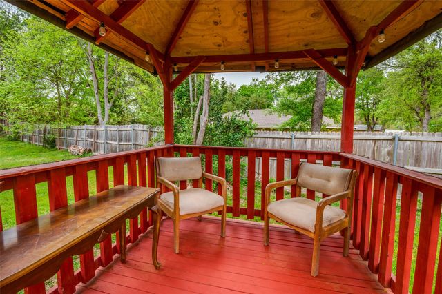 221 Evelyn Street, Desoto, TX 75115