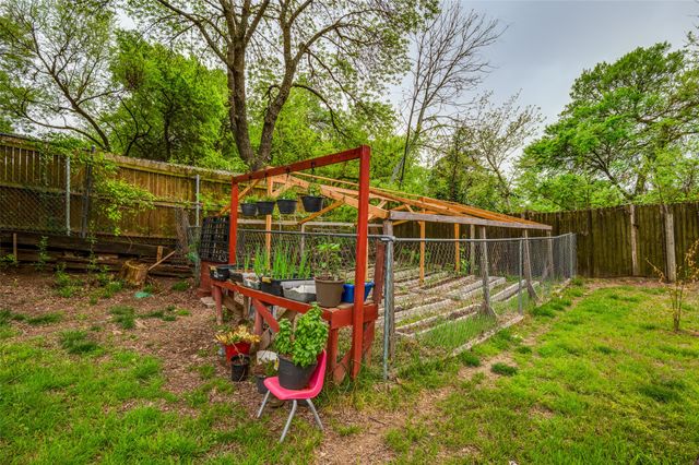 221 Evelyn Street, Desoto, TX 75115