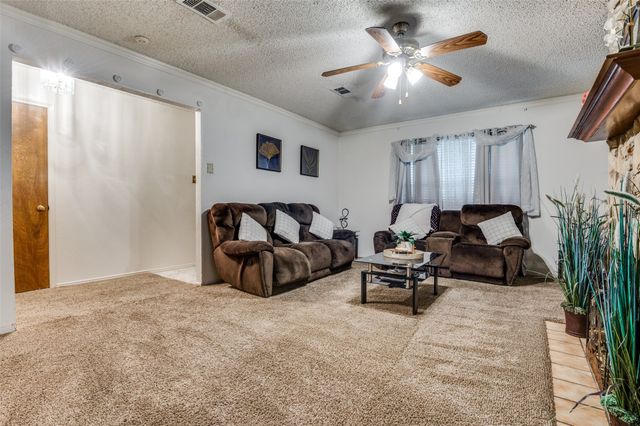 221 Evelyn Street, Desoto, TX 75115