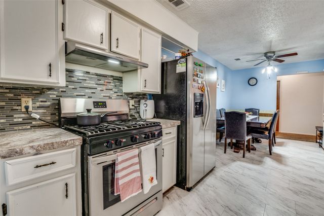 221 Evelyn Street, Desoto, TX 75115