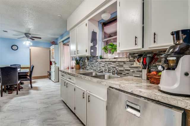 221 Evelyn Street, Desoto, TX 75115