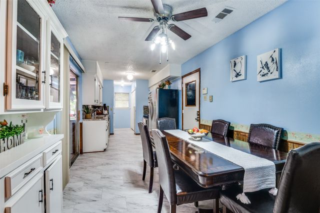 221 Evelyn Street, Desoto, TX 75115