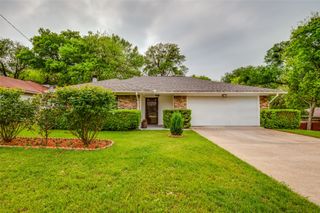 221 Evelyn Street, Desoto, TX 75115