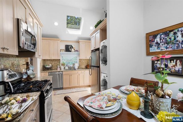 19 Park Avenue, Caldwell, NJ 07006