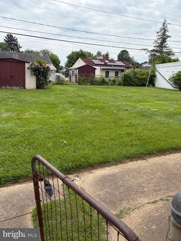 215 SYKES RD, New Castle, DE 19720