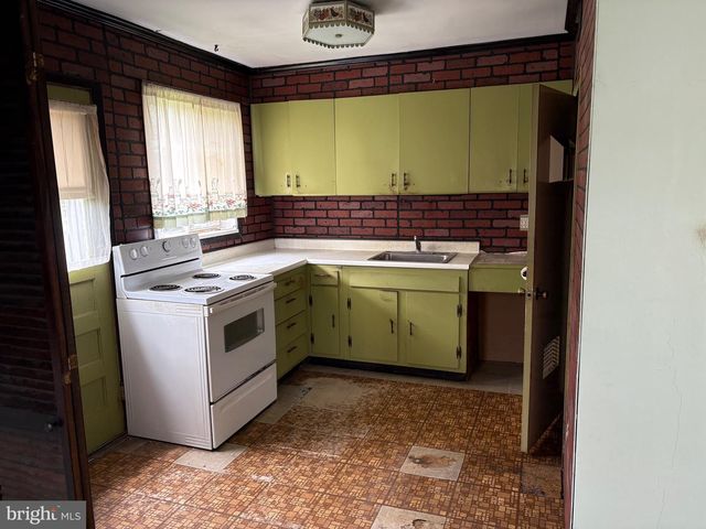 215 SYKES RD, New Castle, DE 19720