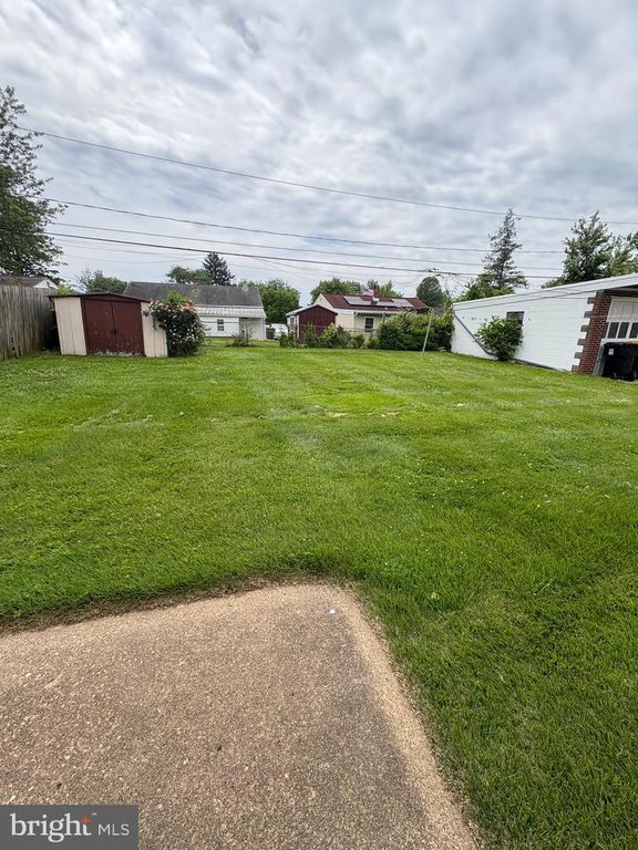 215 SYKES RD, New Castle, DE 19720