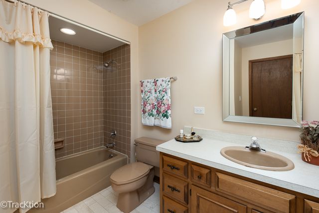 1229 W Bauer Road, Naperville, IL 60563