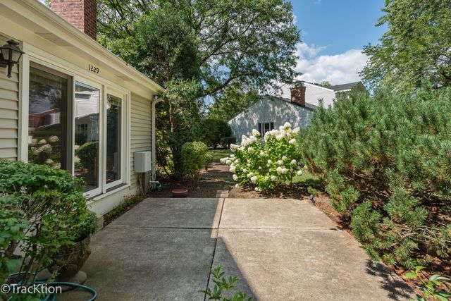 1229 W Bauer Road, Naperville, IL 60563