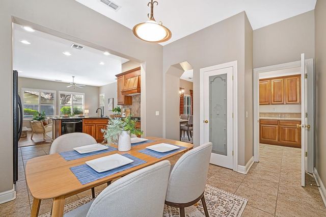 5806 San Anselmo Ln, Sacramento, CA 95835