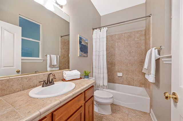 5806 San Anselmo Ln, Sacramento, CA 95835