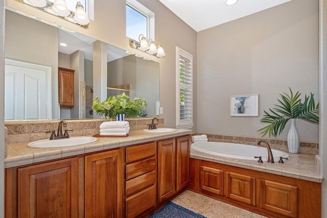 5806 San Anselmo Ln, Sacramento, CA 95835