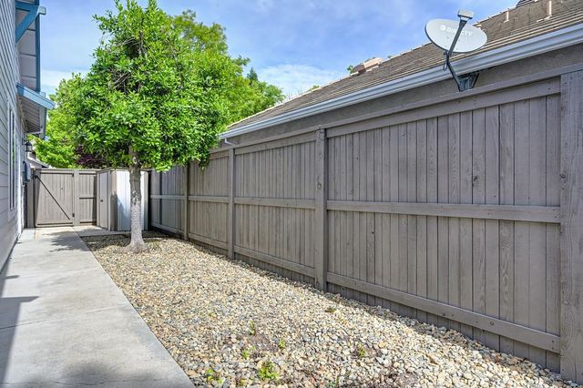 5806 San Anselmo Ln, Sacramento, CA 95835