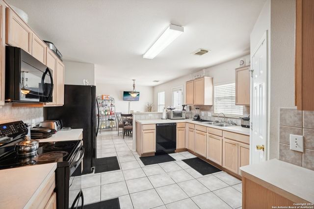 3933 BROOK HOLLOW DR, Schertz, TX 78154